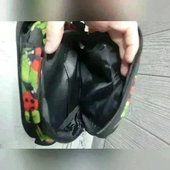 Lady Bug crossbody travel bag with water bottle compartment. Clean. - Picture 5 of 8